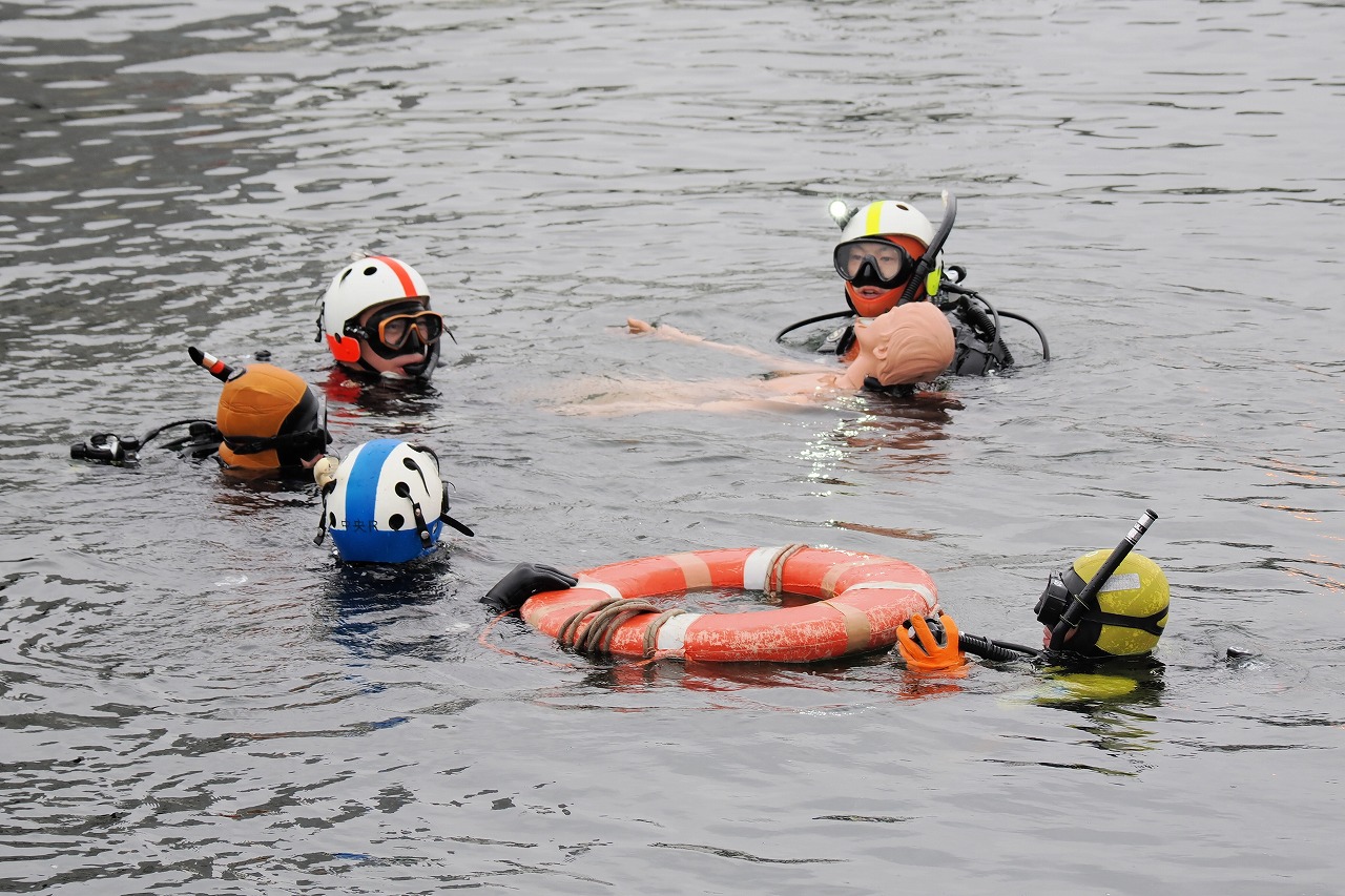 千葉市消防局が海上保安庁との合同水難救助訓練を実施
