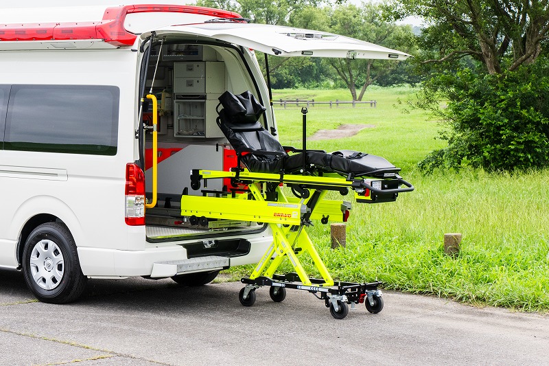 抜群のコンパクト性!電動ストレッチャーの新定番<br>KARTSANA POWER BRAVA