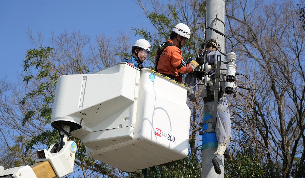 ハイパーレスキューと東京電力が連携訓練 <br>—東京消防庁第九消防方面本部消防救助機動部隊―