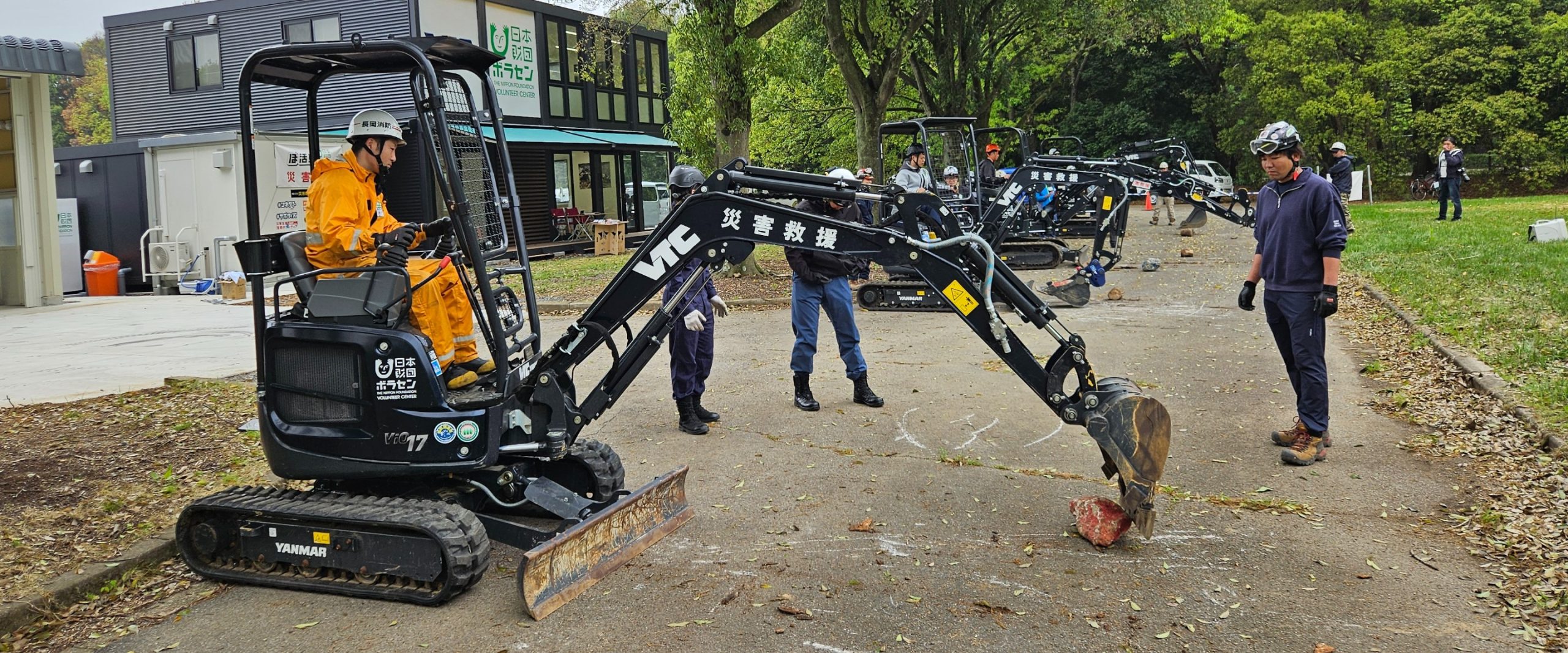 日本財団が新施設で消防士向け重機講習会を開催