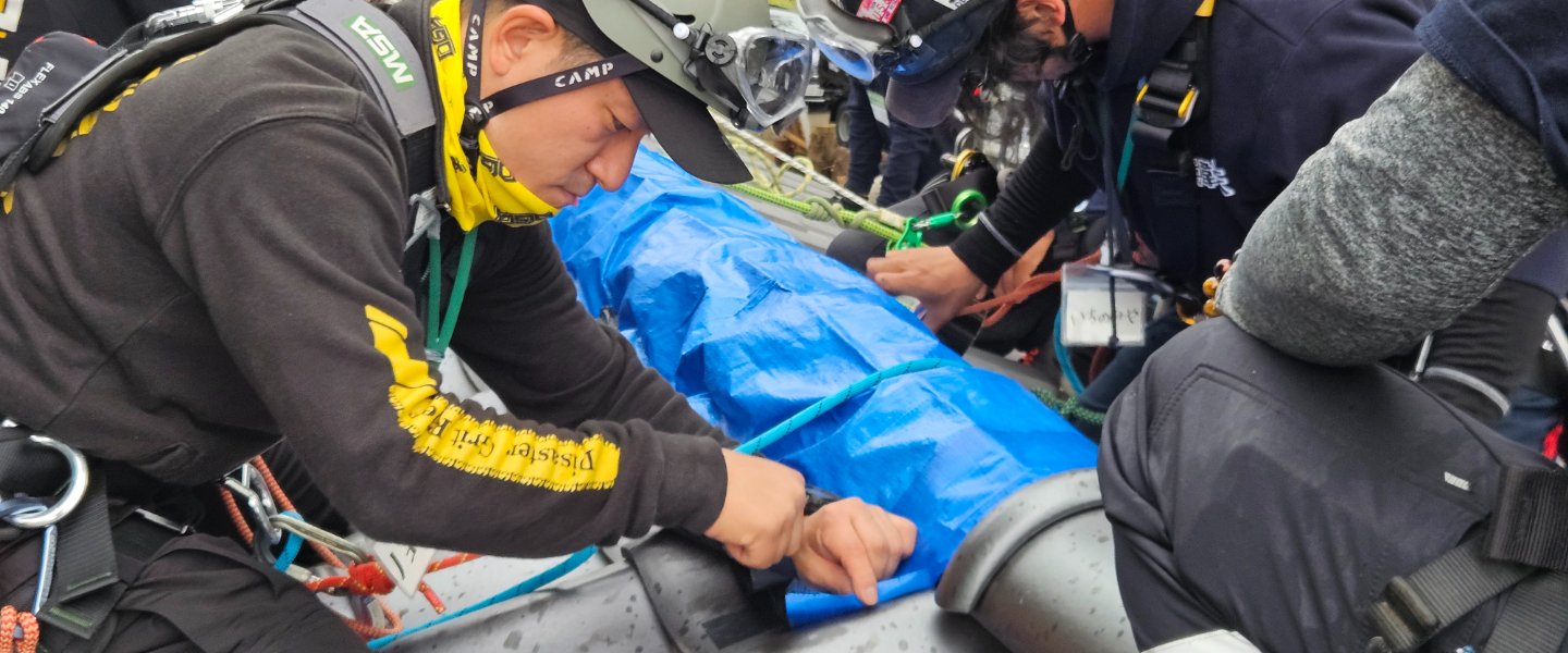 日本財団VTCに新設備!<br>「家屋訓練棟」で瓦屋根応急処置講習を実施